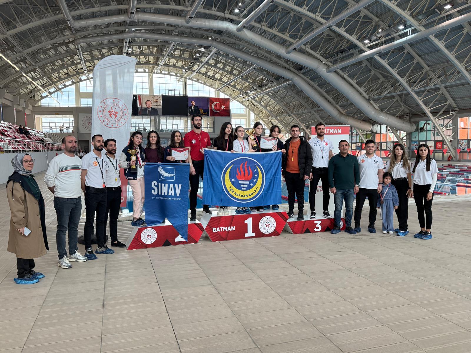 Yüzme yıldız şampiyonları belli oldu