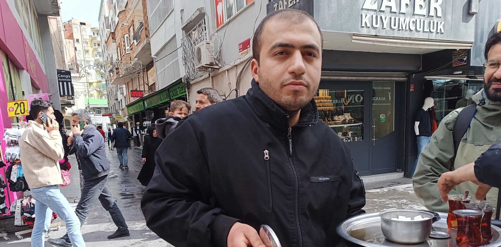 Sokak sokak çay servisi