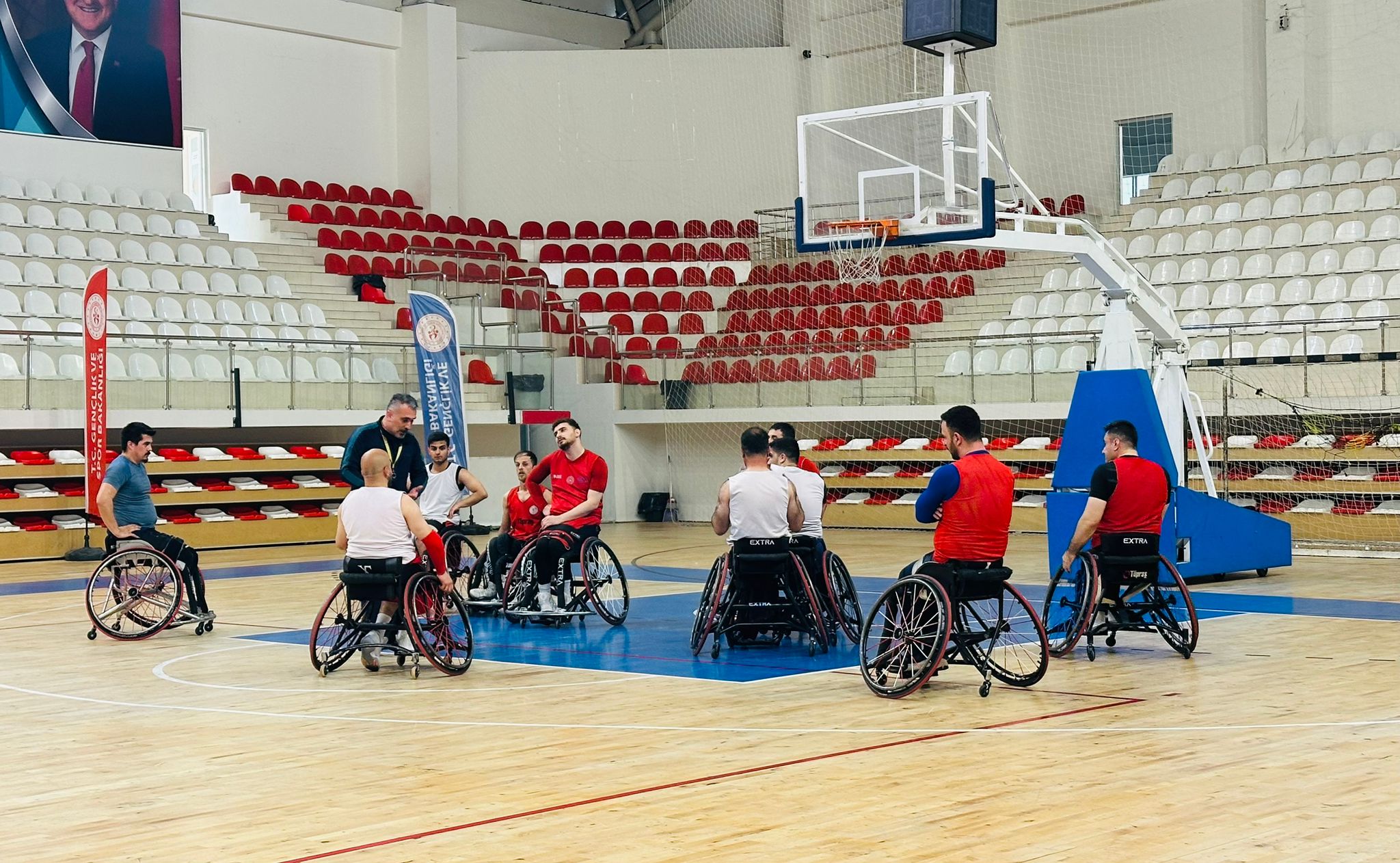 Engelliler, Muş deplasmanına kenetlendi