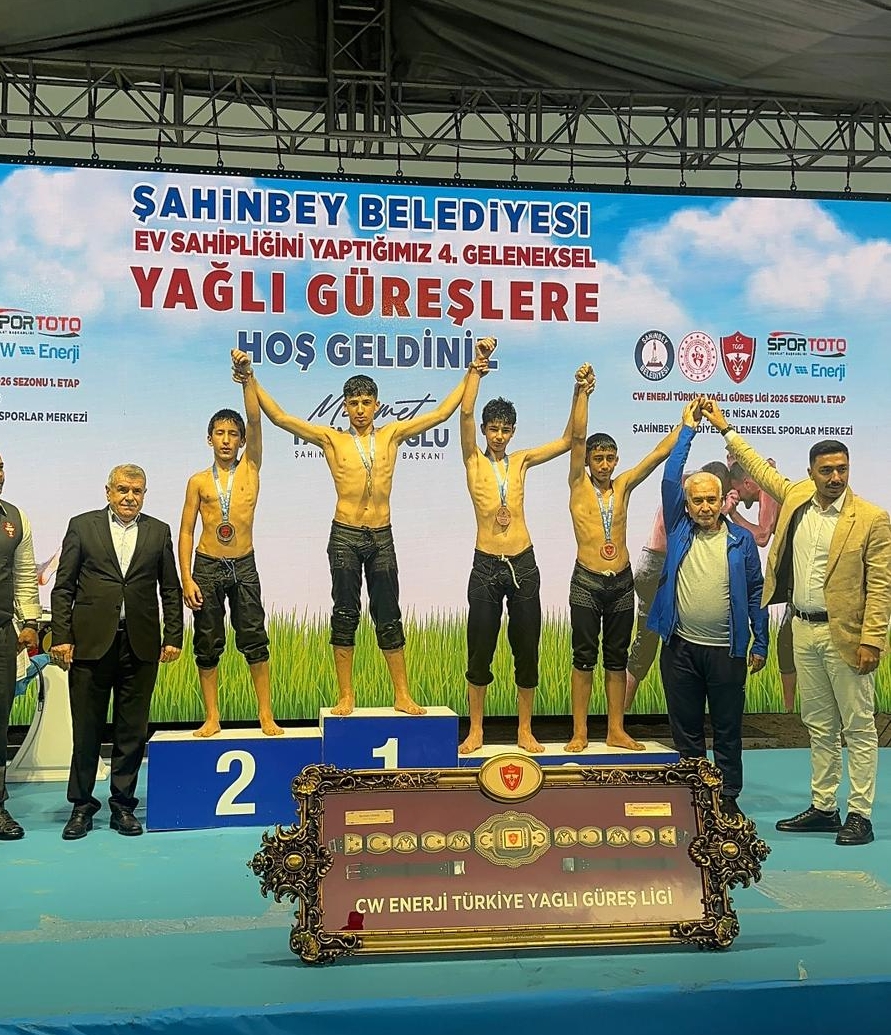 Er meydanında Batman fırtınası