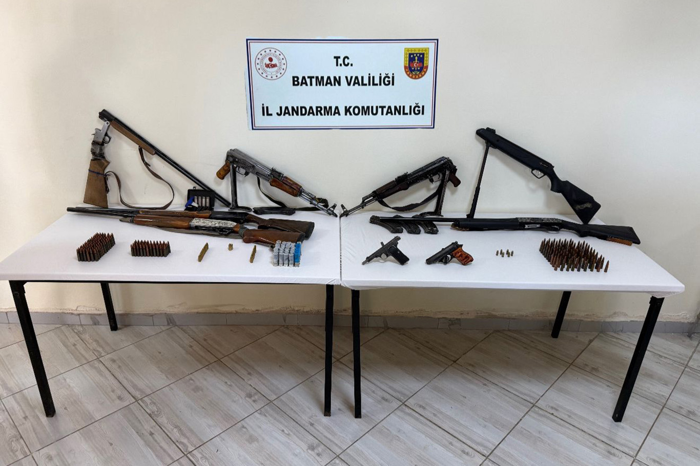 Evlerden cephanelik çıktı