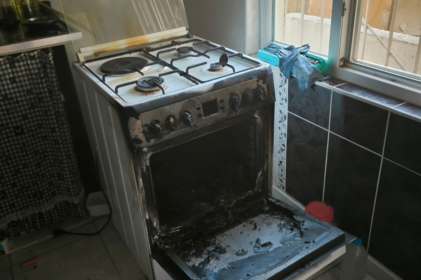 Fırındaki yemek yangın çıkardı