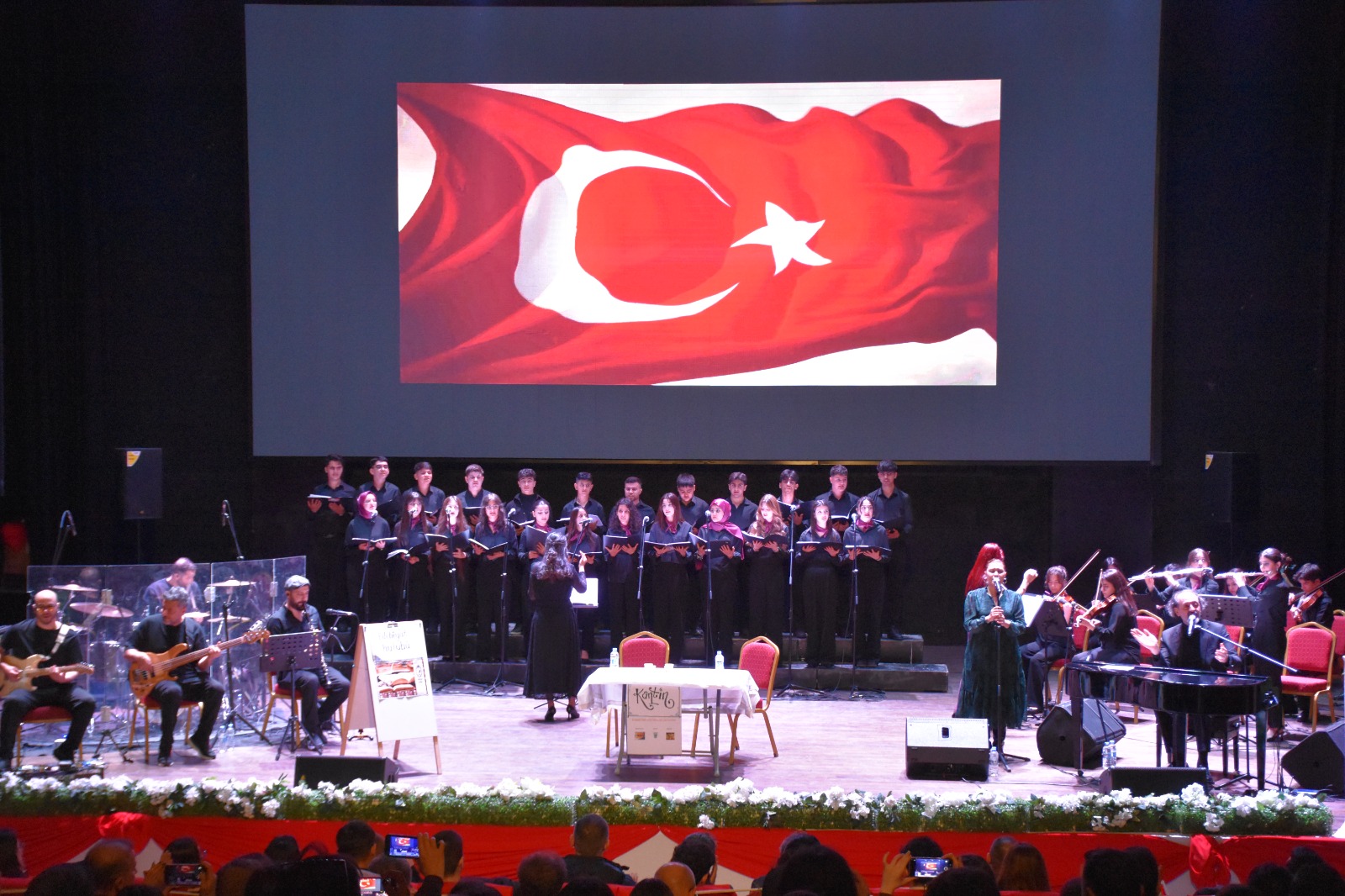 Geleceğin sanatçıları göz doldurdu