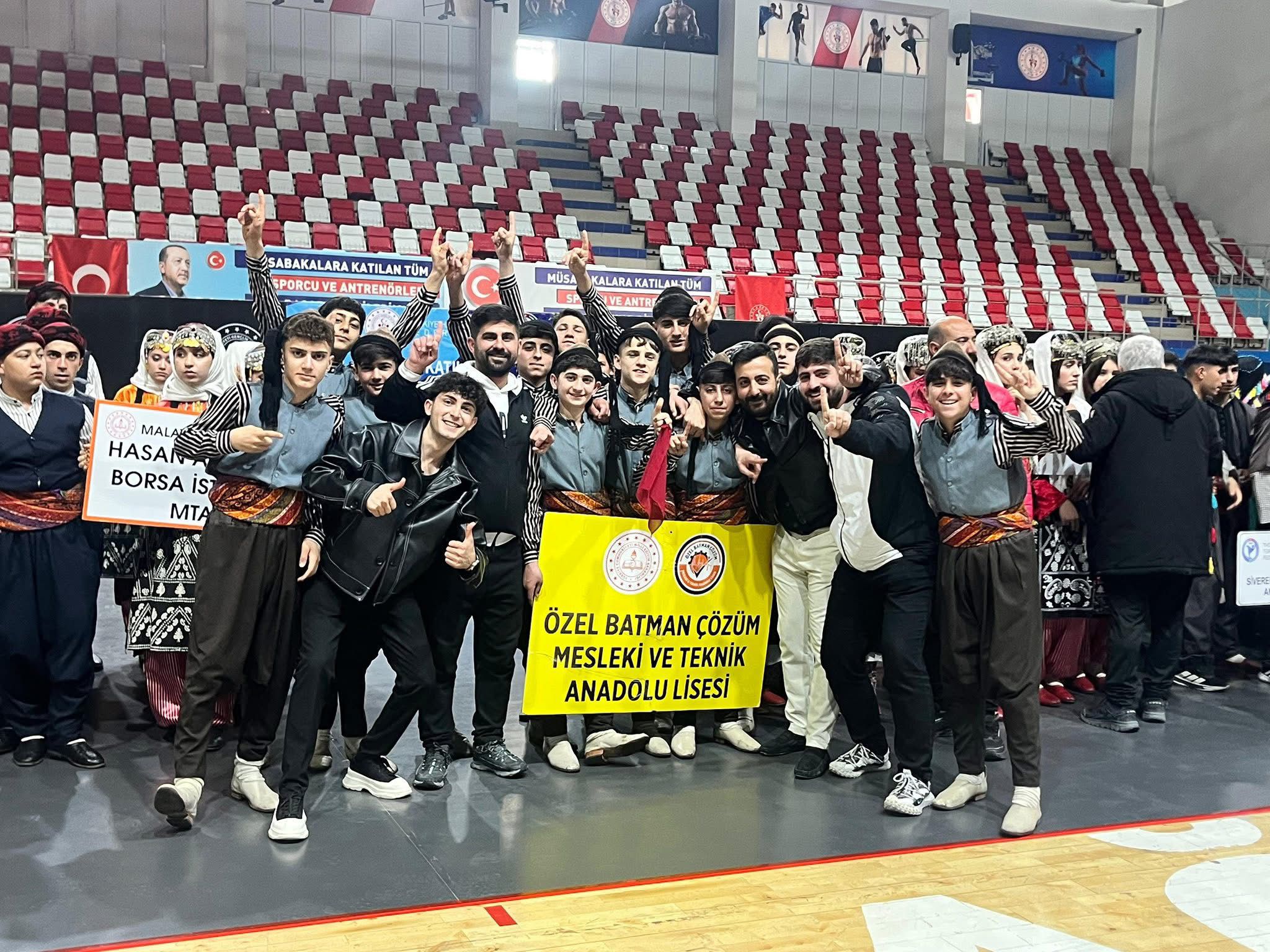 Halk oyunlarında büyük zafer