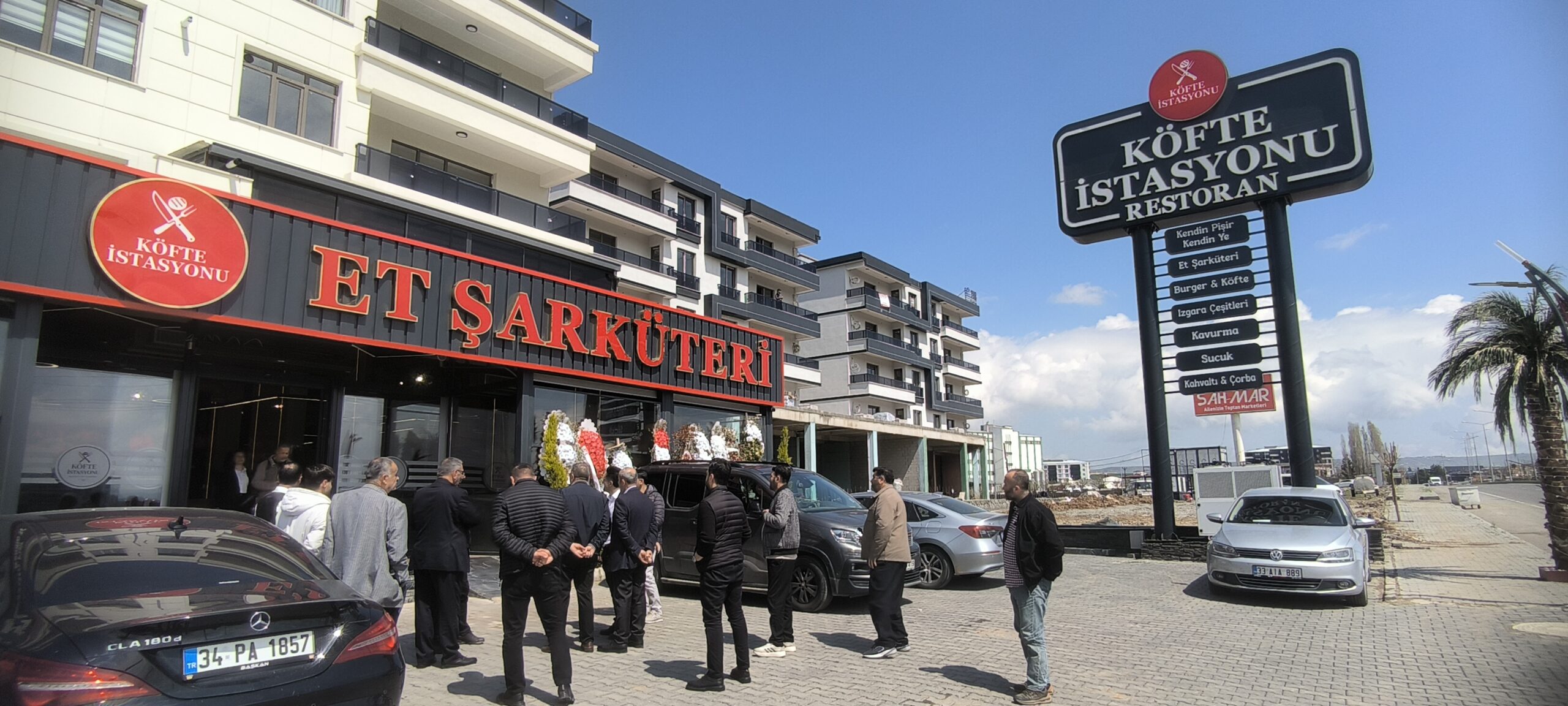 ‘Köfte İstasyonu’ kapılarını açtı