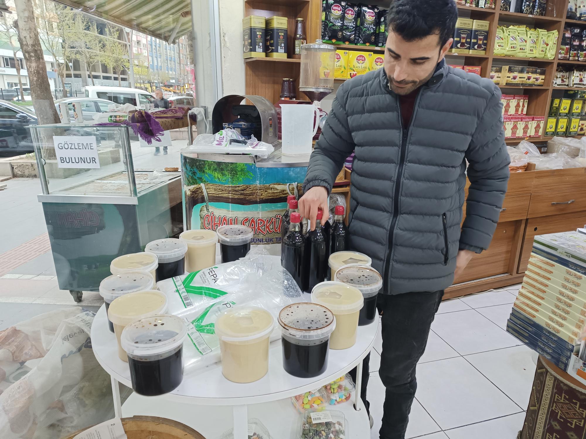 Köy pazarı dikkat çekiyor