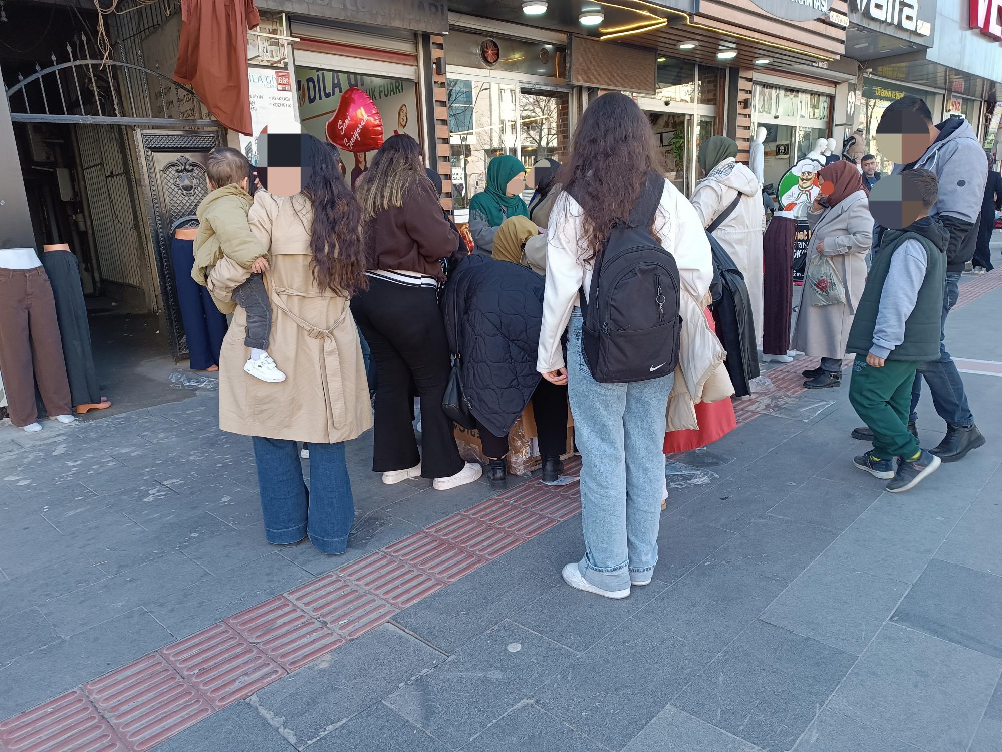 ŞAL İZDİHAMI!