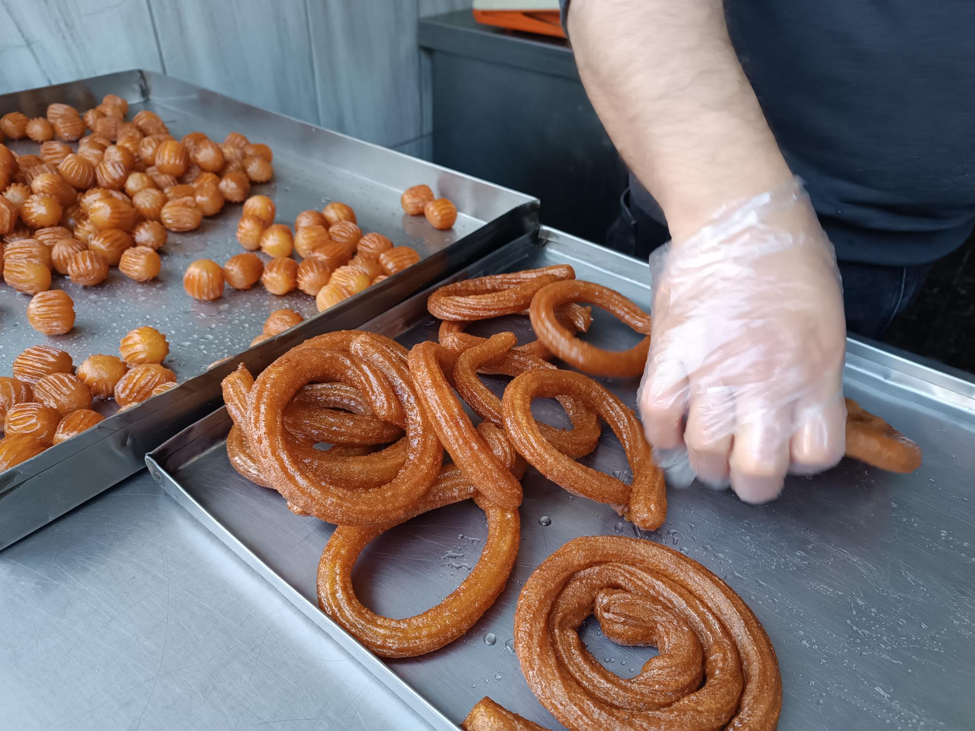 Serin hava tatlı satışlarını canlı tutuyor