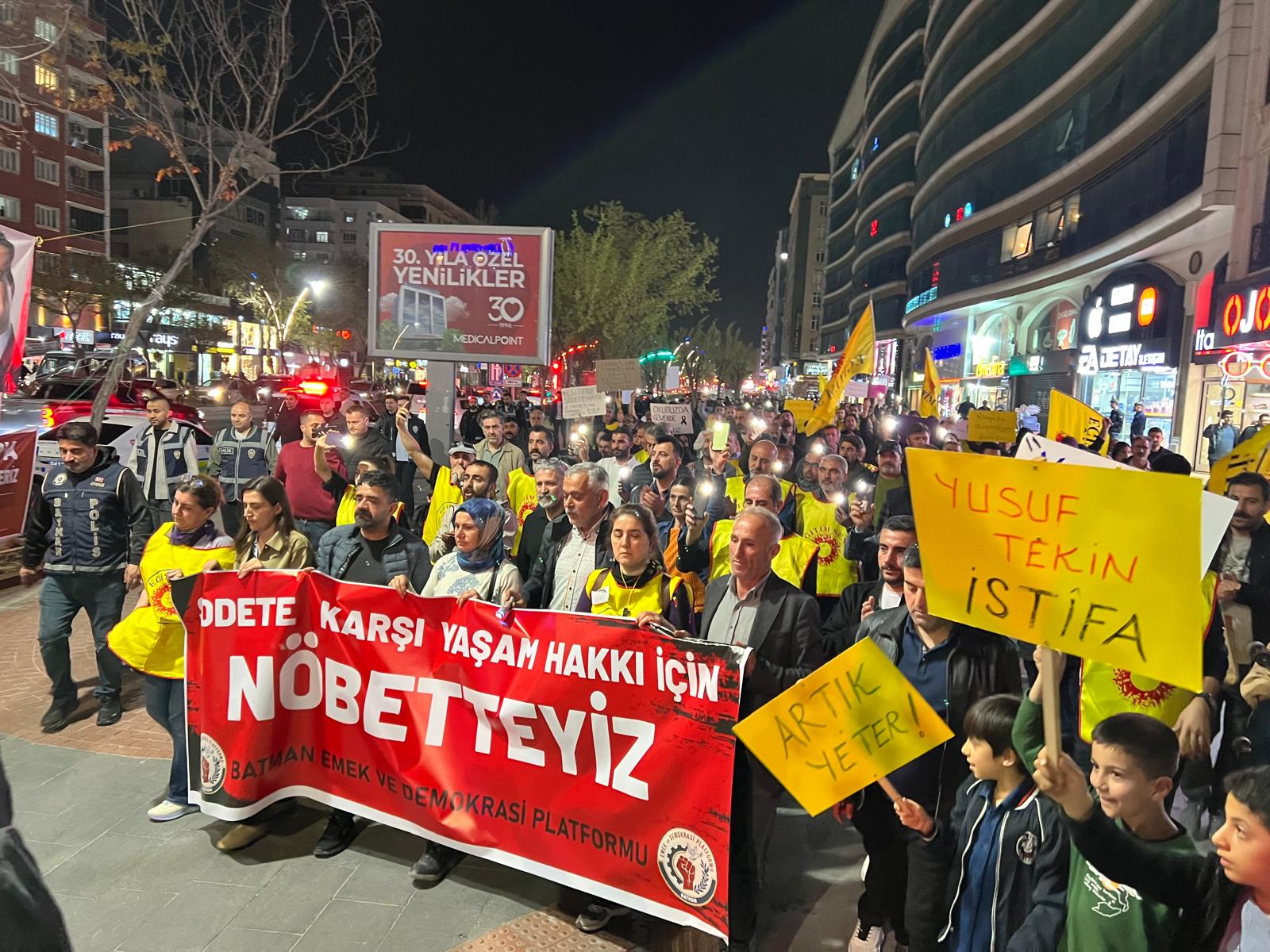 Şiddete karşı ışık yaktılar