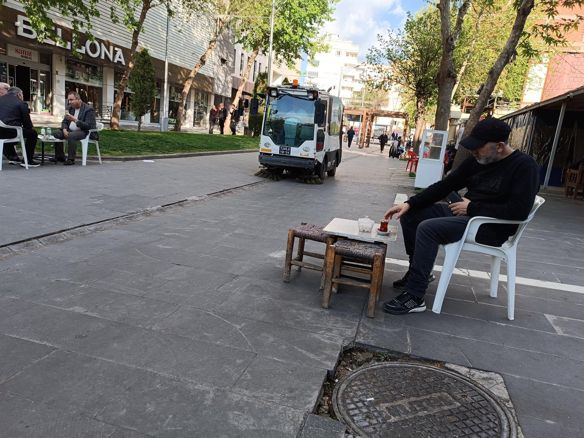Sokaklar mini araçlarla pırıl pırıl