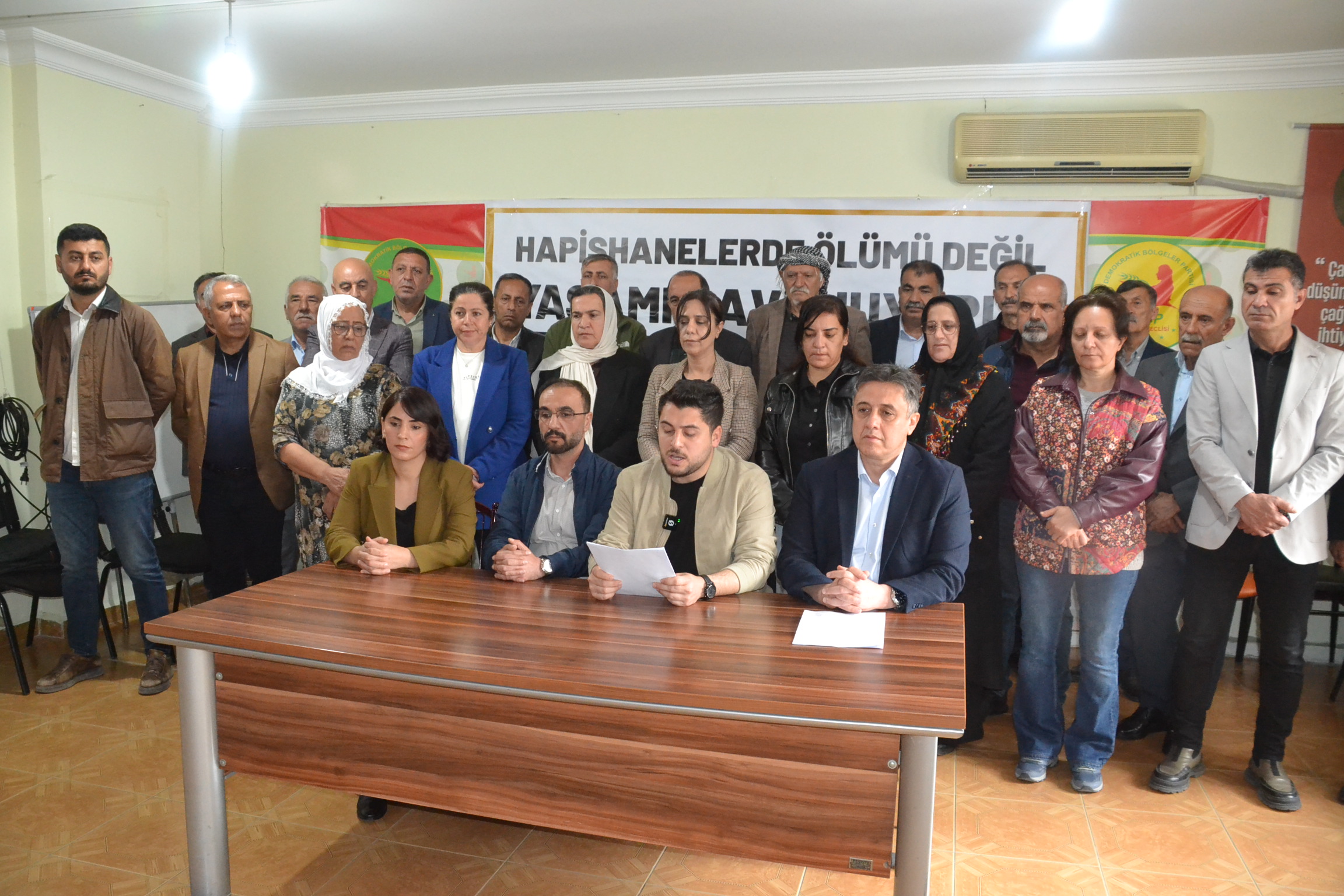“Tecrit ve ihlaller yaşam hakkını tehdit ediyor”