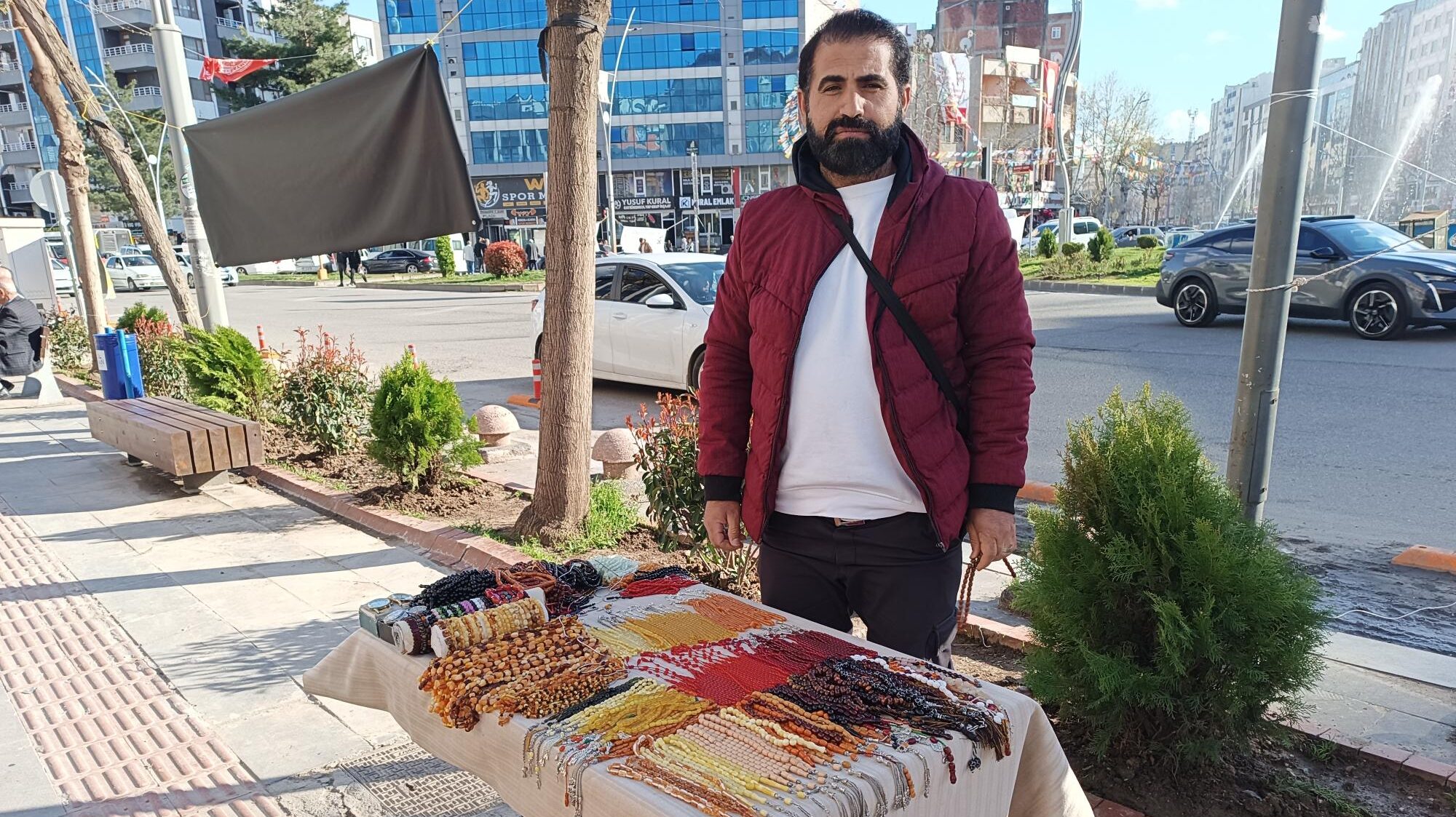 Tespihle geçinen bir hayat