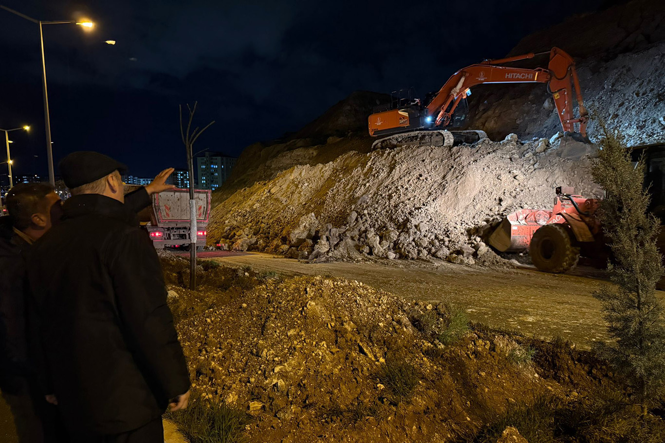 Vali Canalp, heyelan alanı incelendi