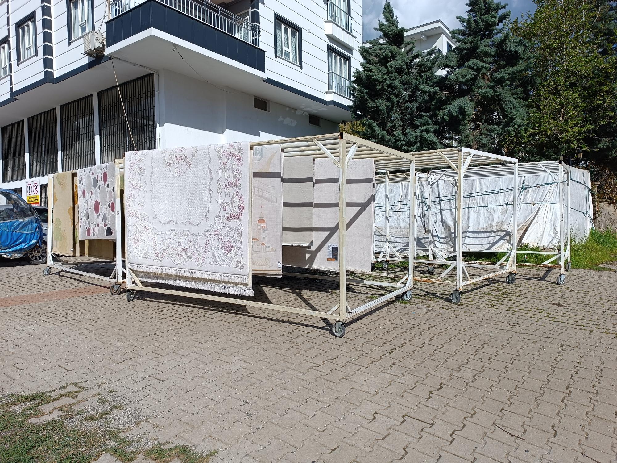 Yağışlı hava halıcıları zorluyor
