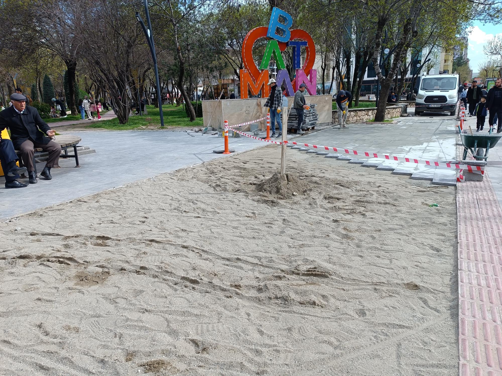 Yıpranmış parkeler yenileniyor
