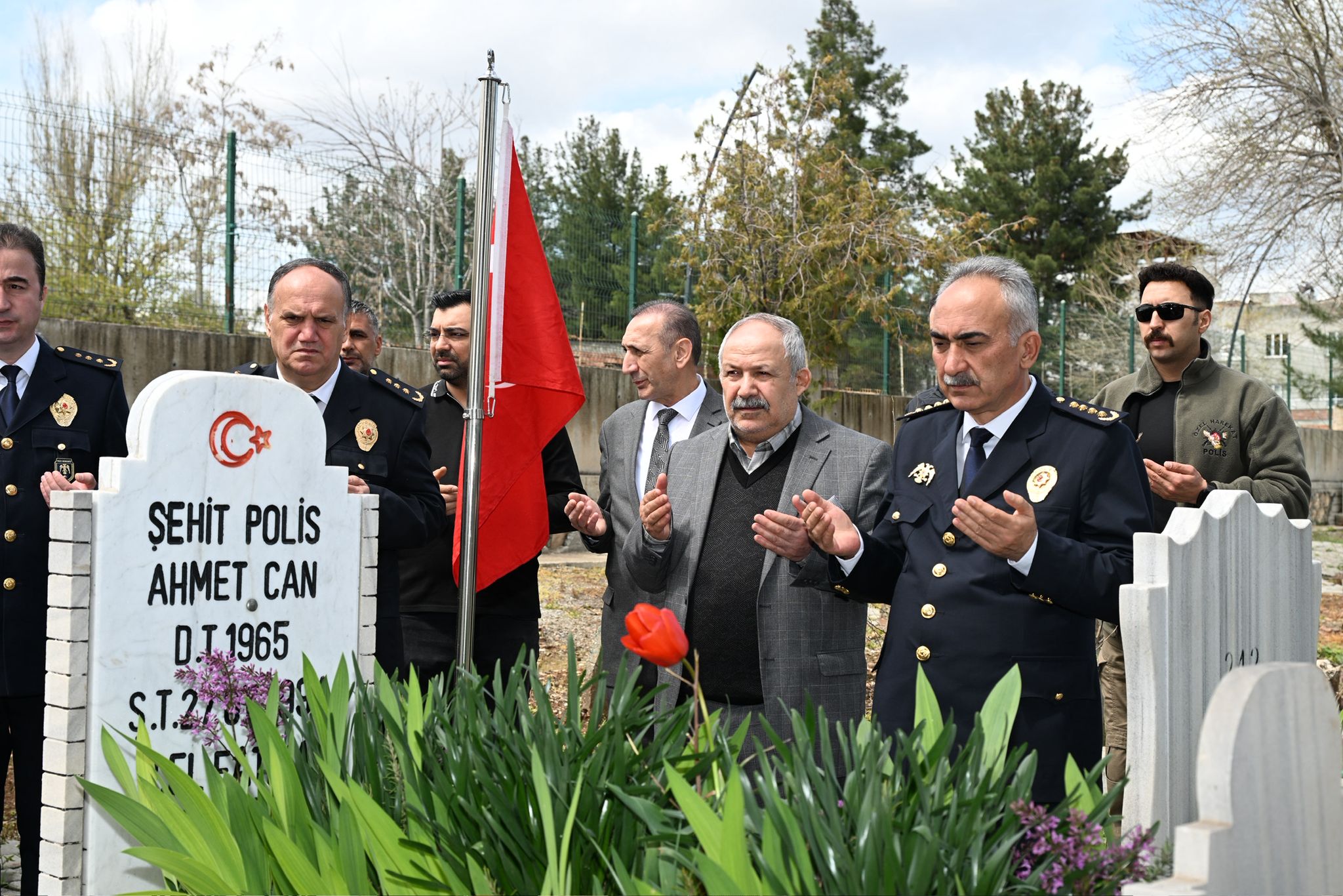 Polis Haftası’nda şehitlere vefa