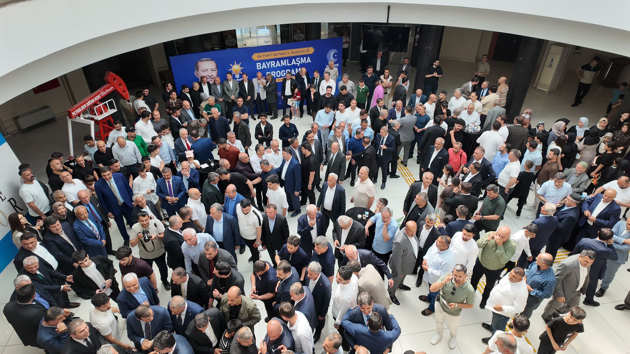 AK PARTİ’DE BAYRAMDA GÜÇ GÖSTERİSİ
