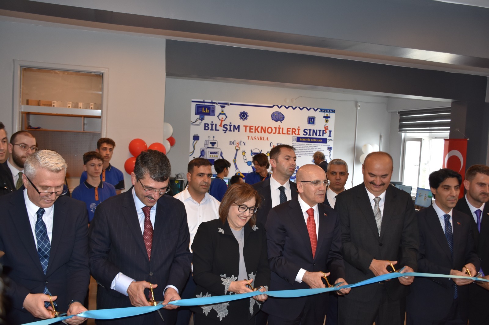 50 Yapay zeka atölyesi aynı anda açıldı