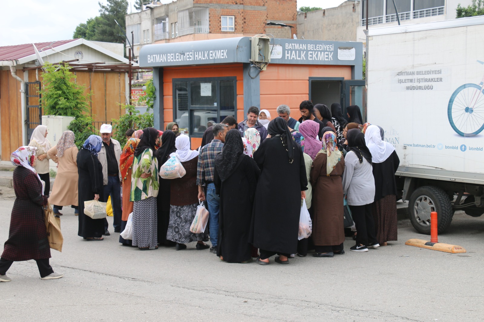 6 Bin haneye bayram şekeri