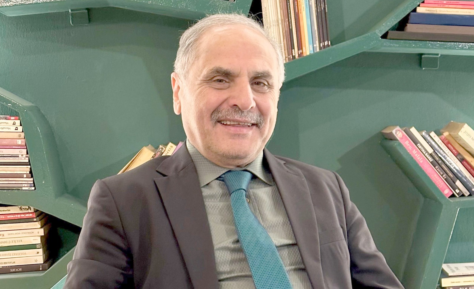 Akademik birikimini kitapta topladı