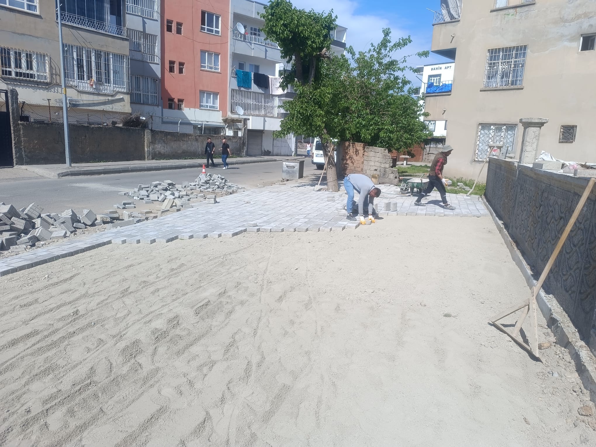 Bozulan yol ve kaldırımlara hızlı müdahale