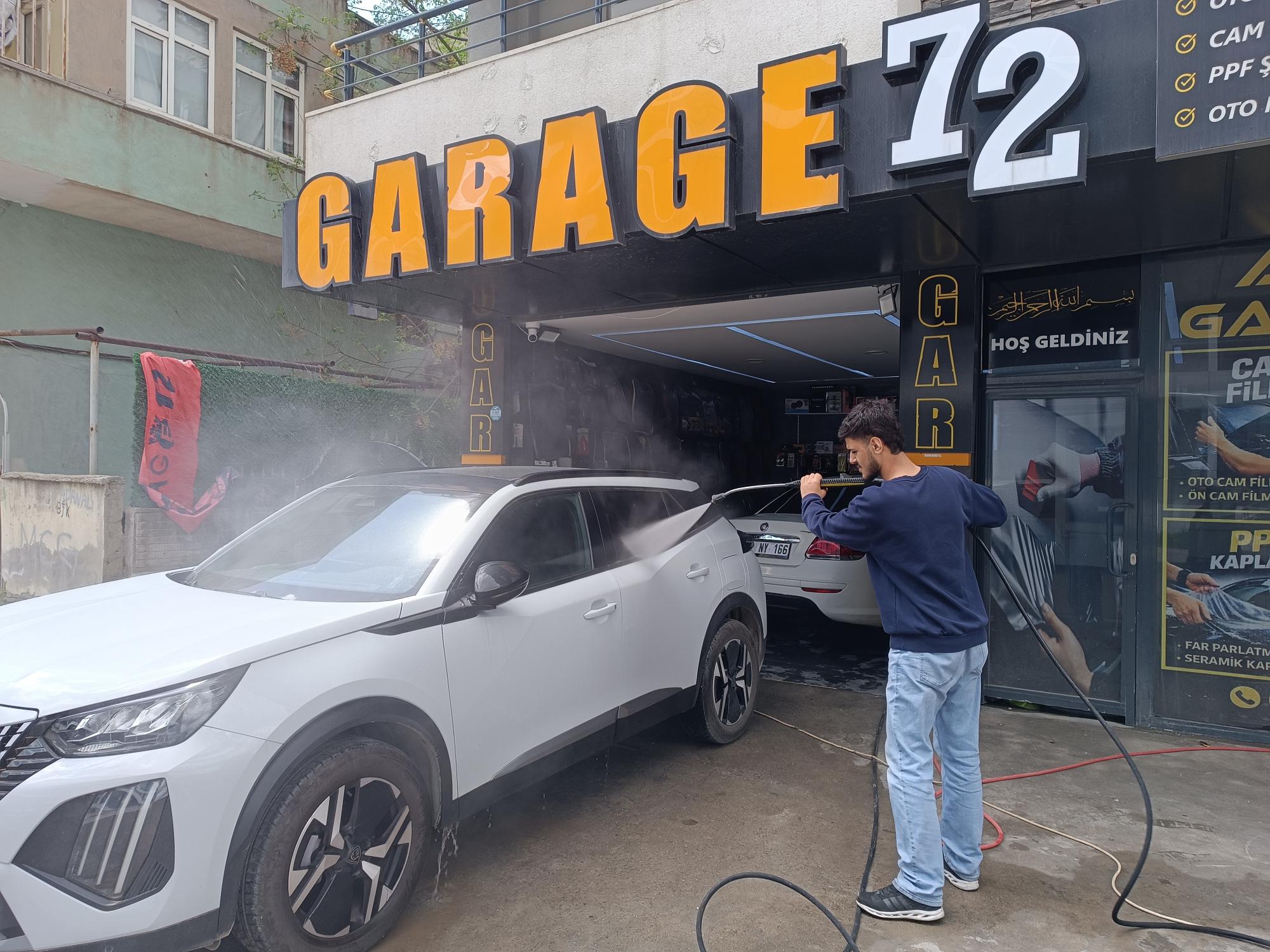 Genç yaşta kendi işini kurdu