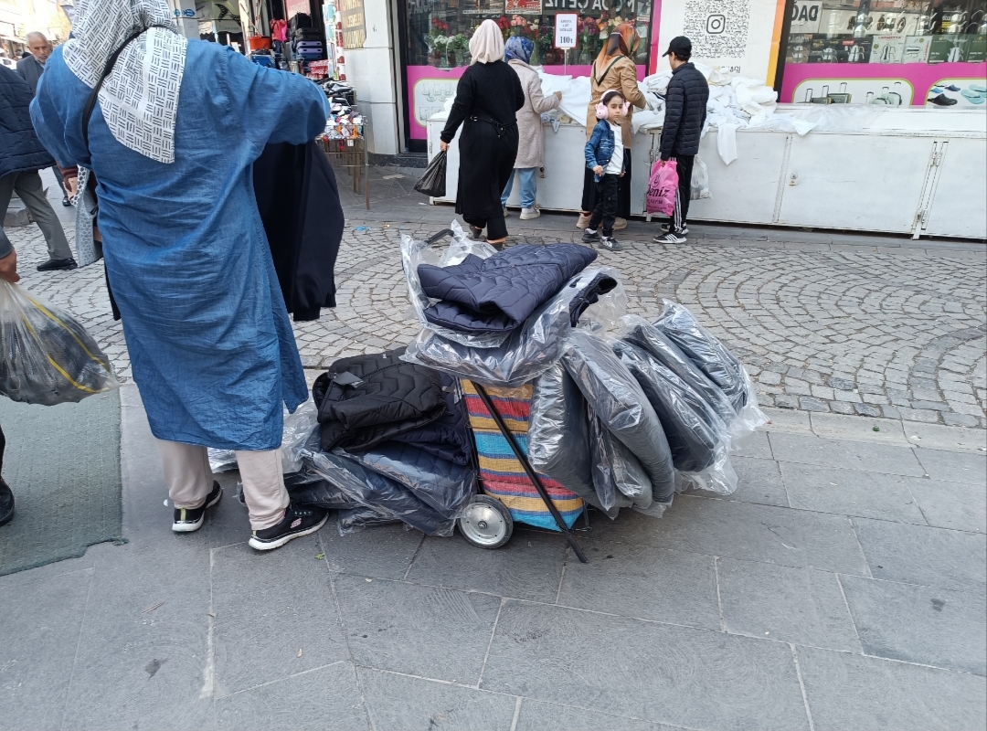 Gömlek fiyatına mont satışı