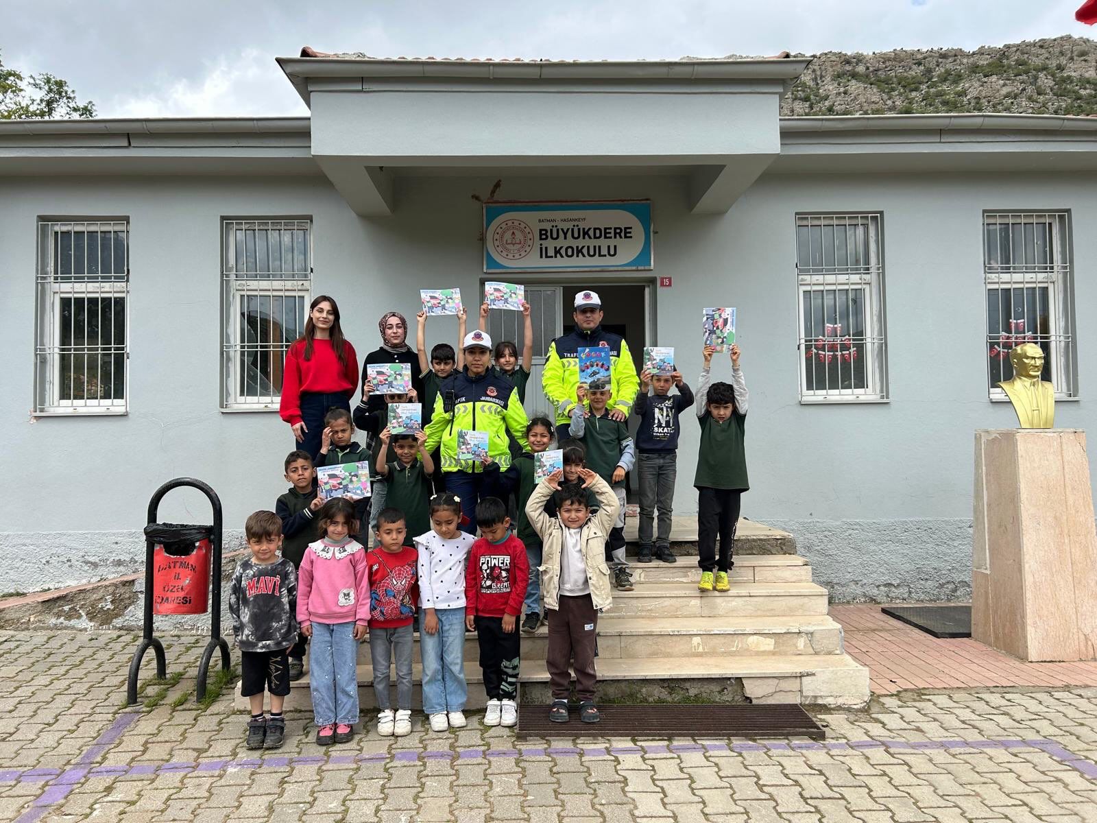 Hasankeyf’te öğrencilere trafik eğitimi