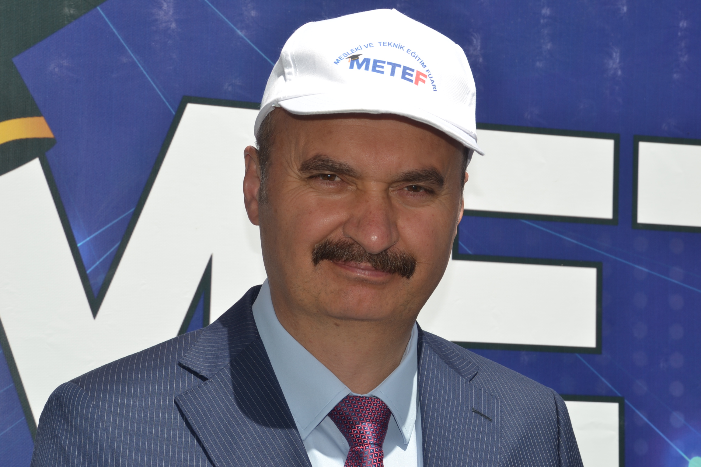 “Herkes üniversite okumak zorunda değil”