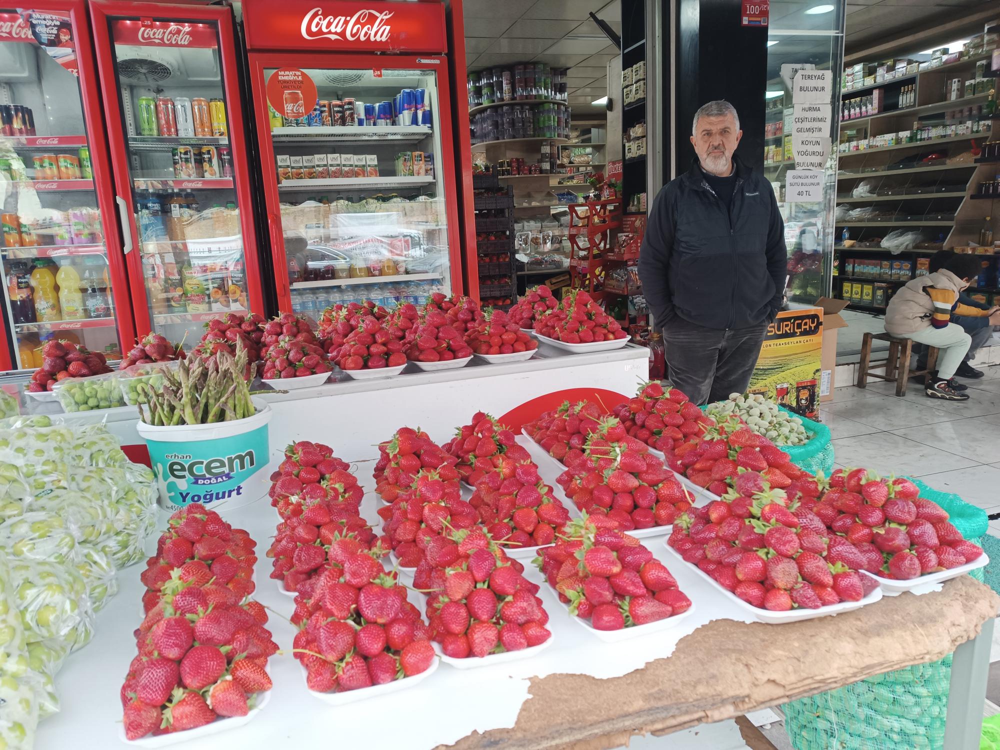 Köy ürünleri tezgahında bahar bereketi
