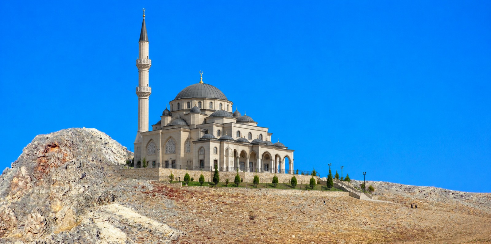 MERETO ZİRVESİNE CAMİ