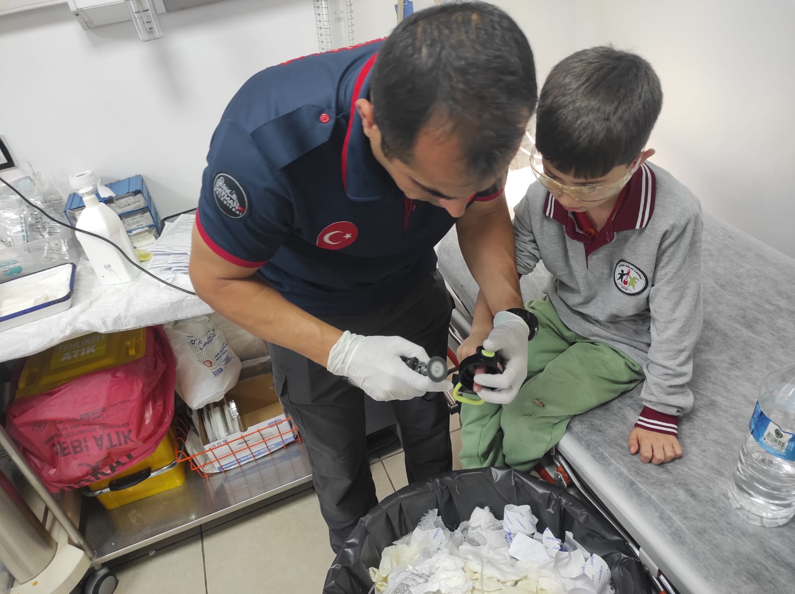 Minik parmağı ekipler kurtardı