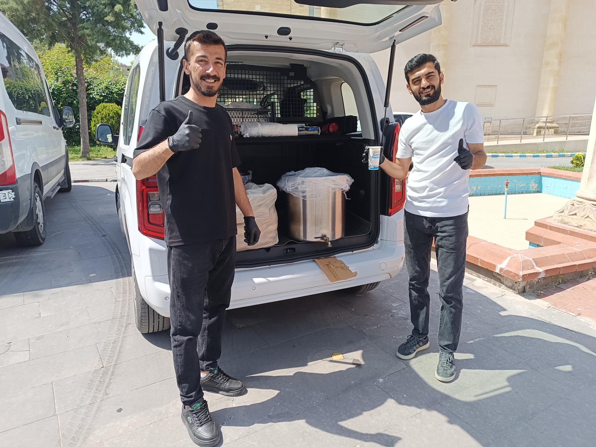 Mobil araçlarla sıcak çorba dağıtımı