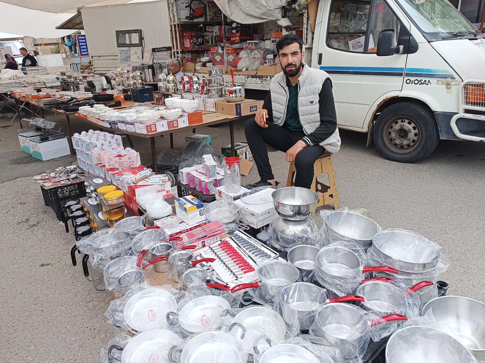 ‘Ne alırsan 100 lira’ ama esnaf dertli