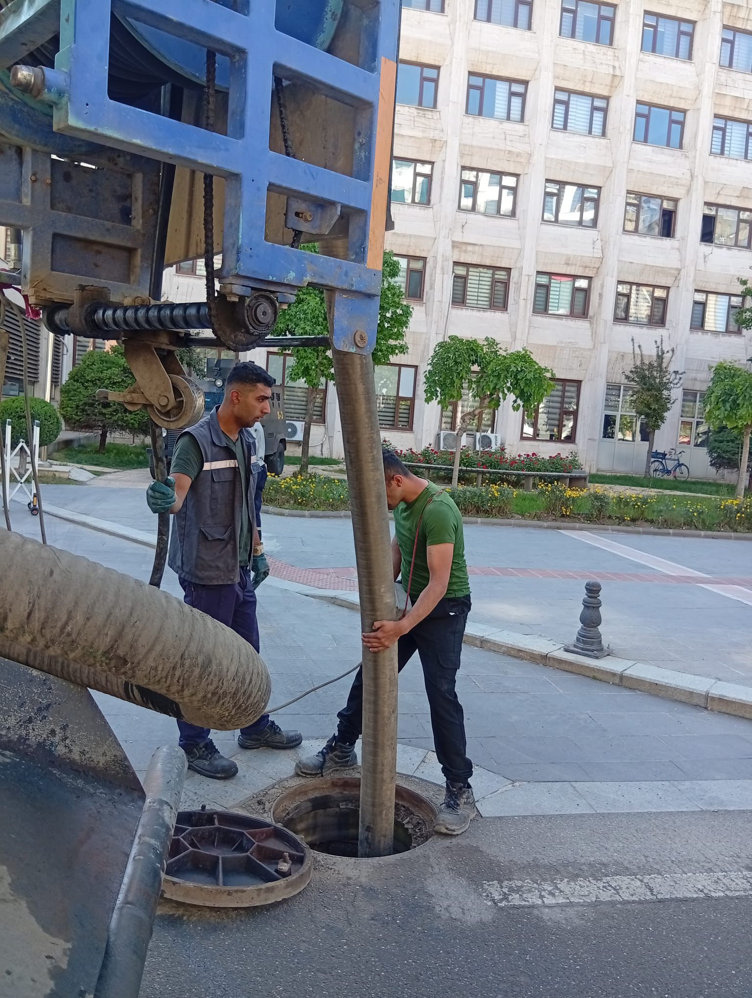 Rögar ve mazgallar tek tek temizleniyor