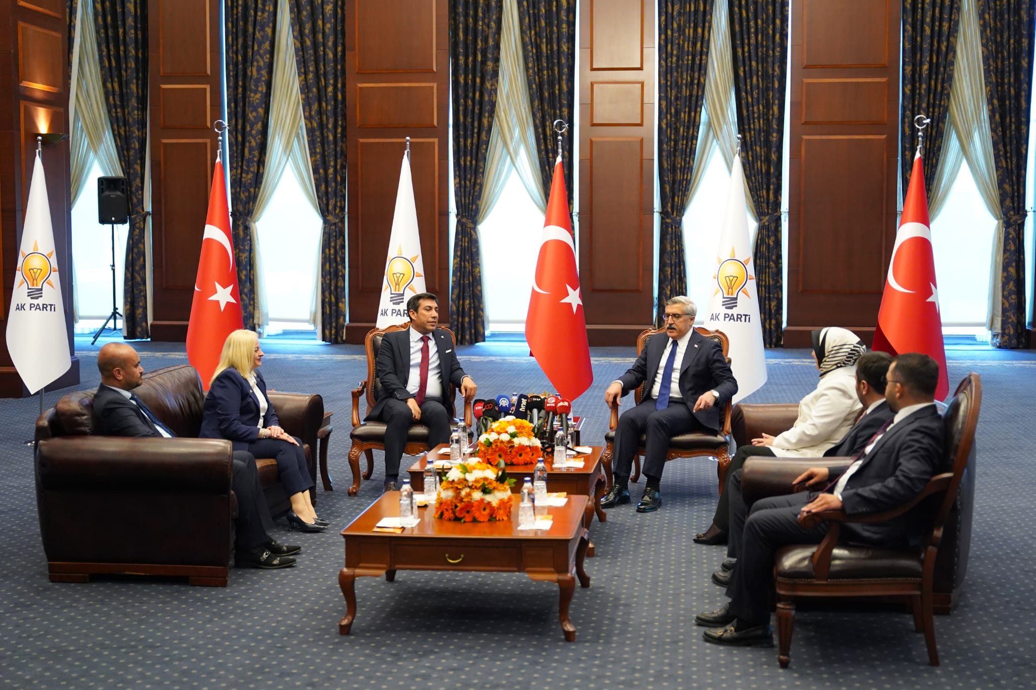 Tüzün, bayramlaşma trafiğine liderlik etti