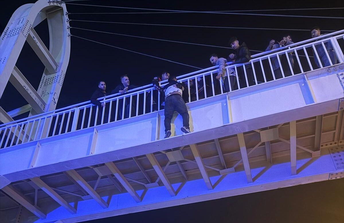 Üst geçitte korku dolu anlar