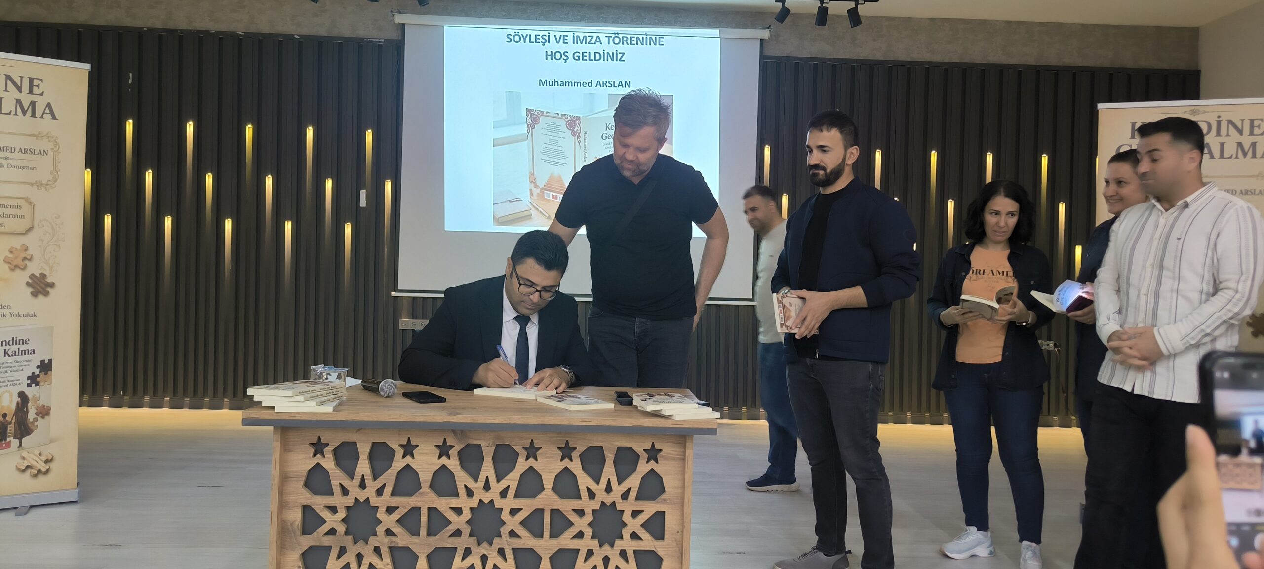 Yazar Arslan okurlarıyla buluştu