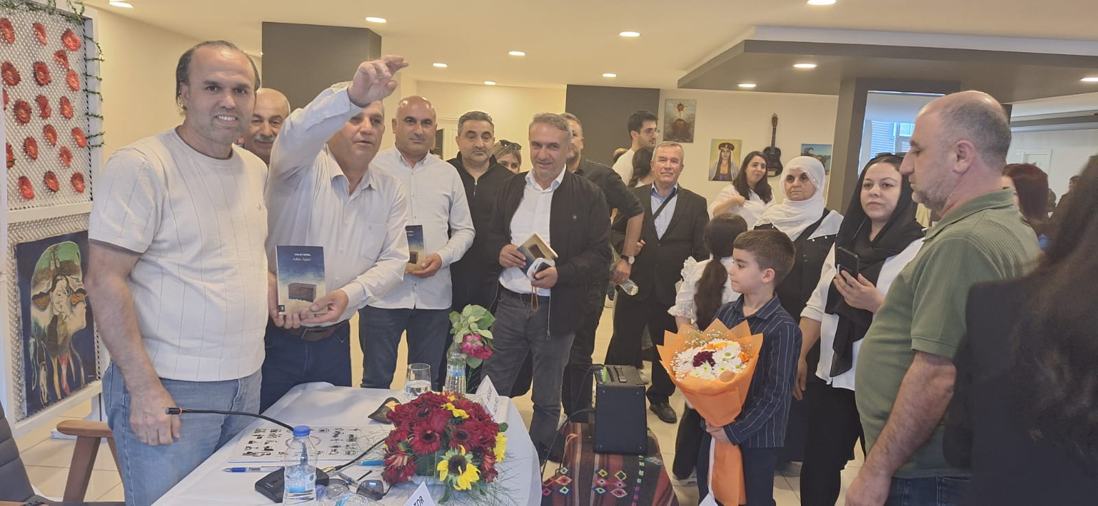 Yazar Erol, okurlarıyla buluştu