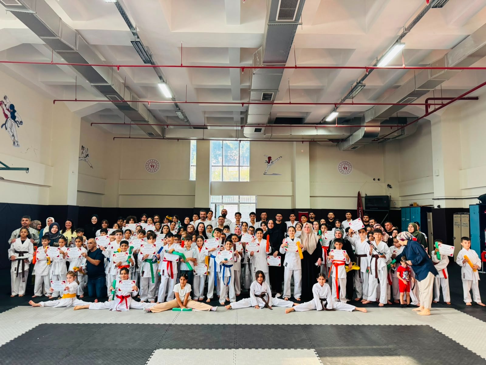 120 Sporcu yeni kuşağına kavuştu