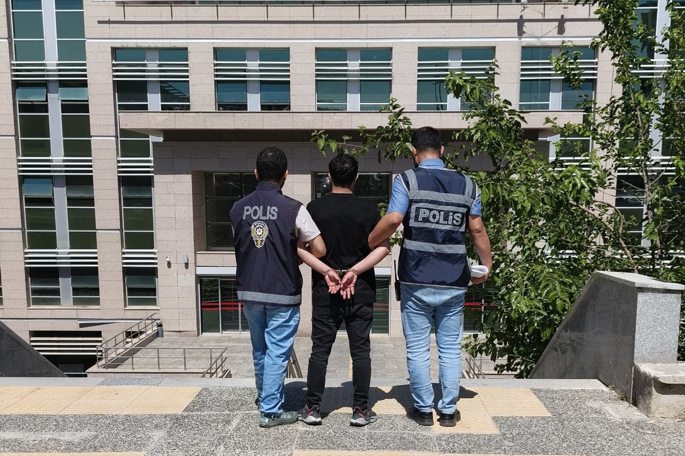 43 Dosyalı firari cezaevine gönderildi