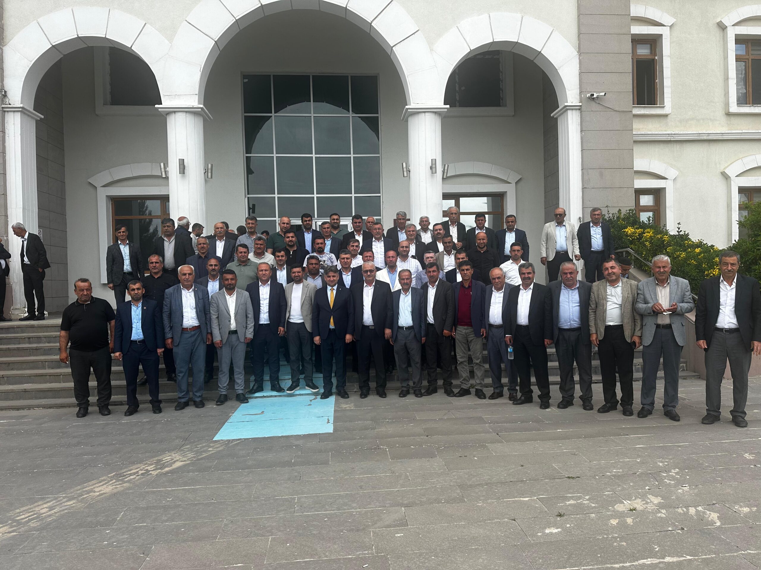 AK Parti rakiplerine fark attı