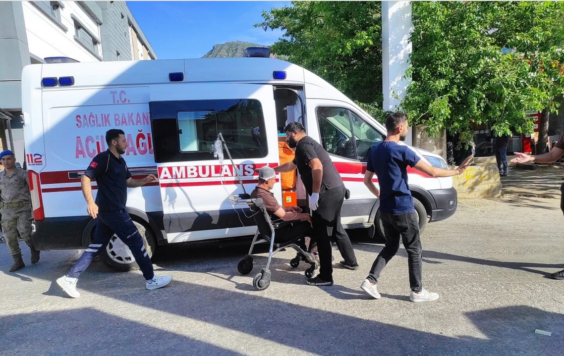 Ailelerin kavgası kanlı bitti