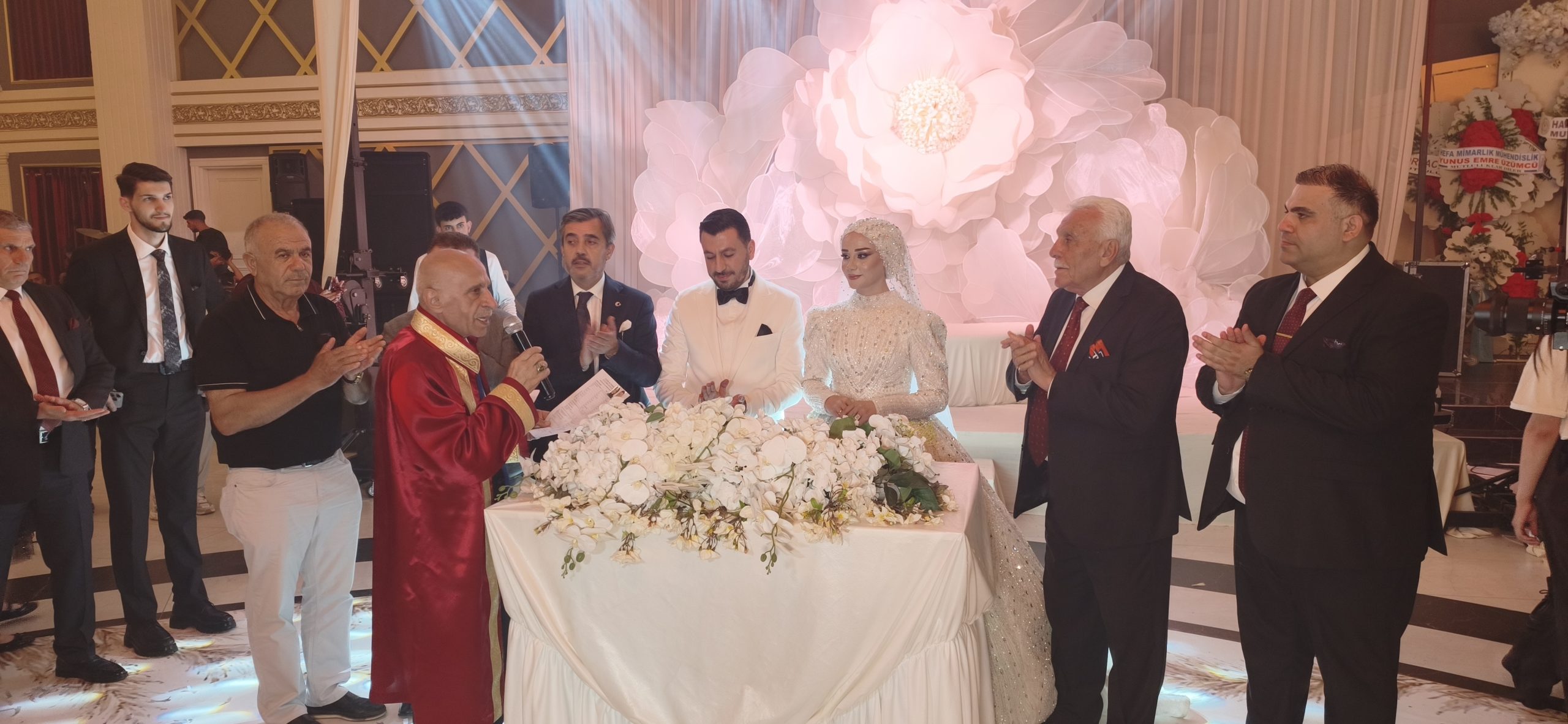 Bardakçı ve Kaya ailelerinin mutlu günü