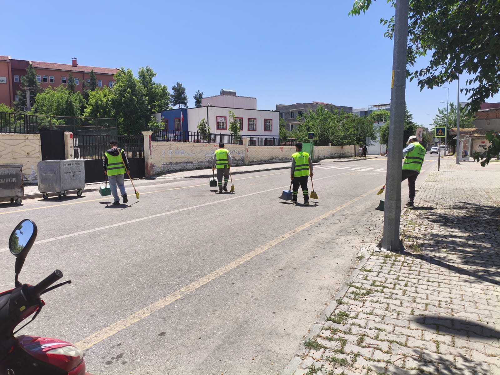 Belediye ekipleri temizlik mesaisinde