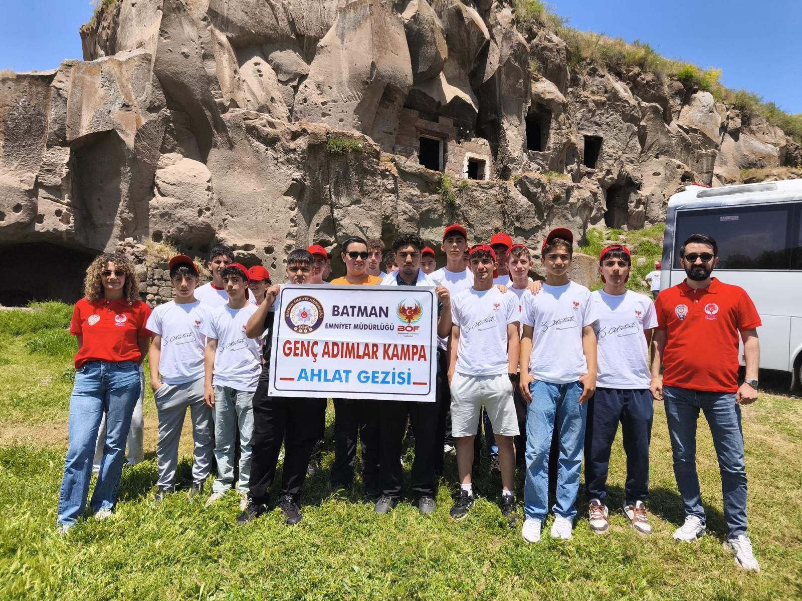 Gençler Ahlat kampında tarihle buluştu