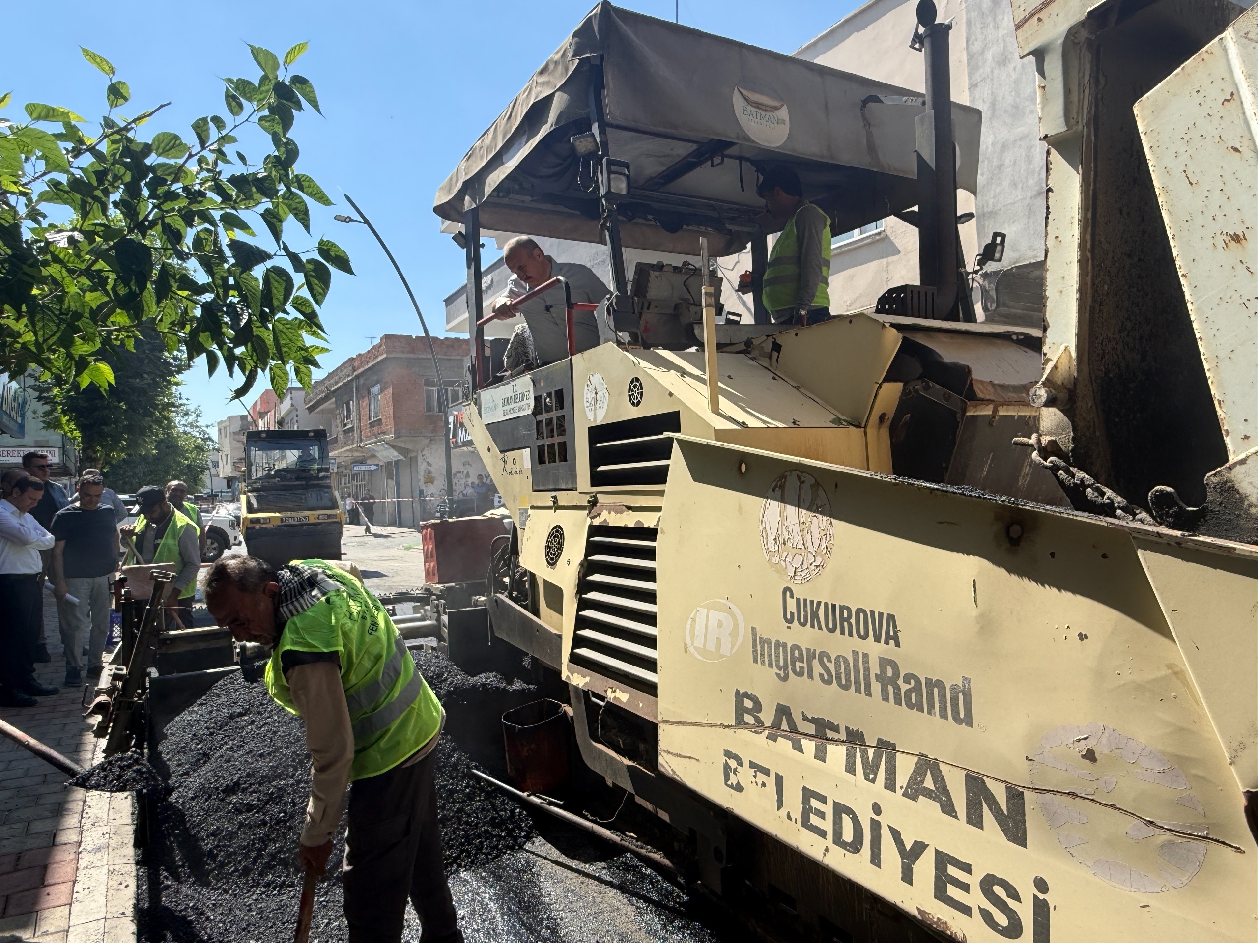 Kısmet’te asfalt seferberliği
