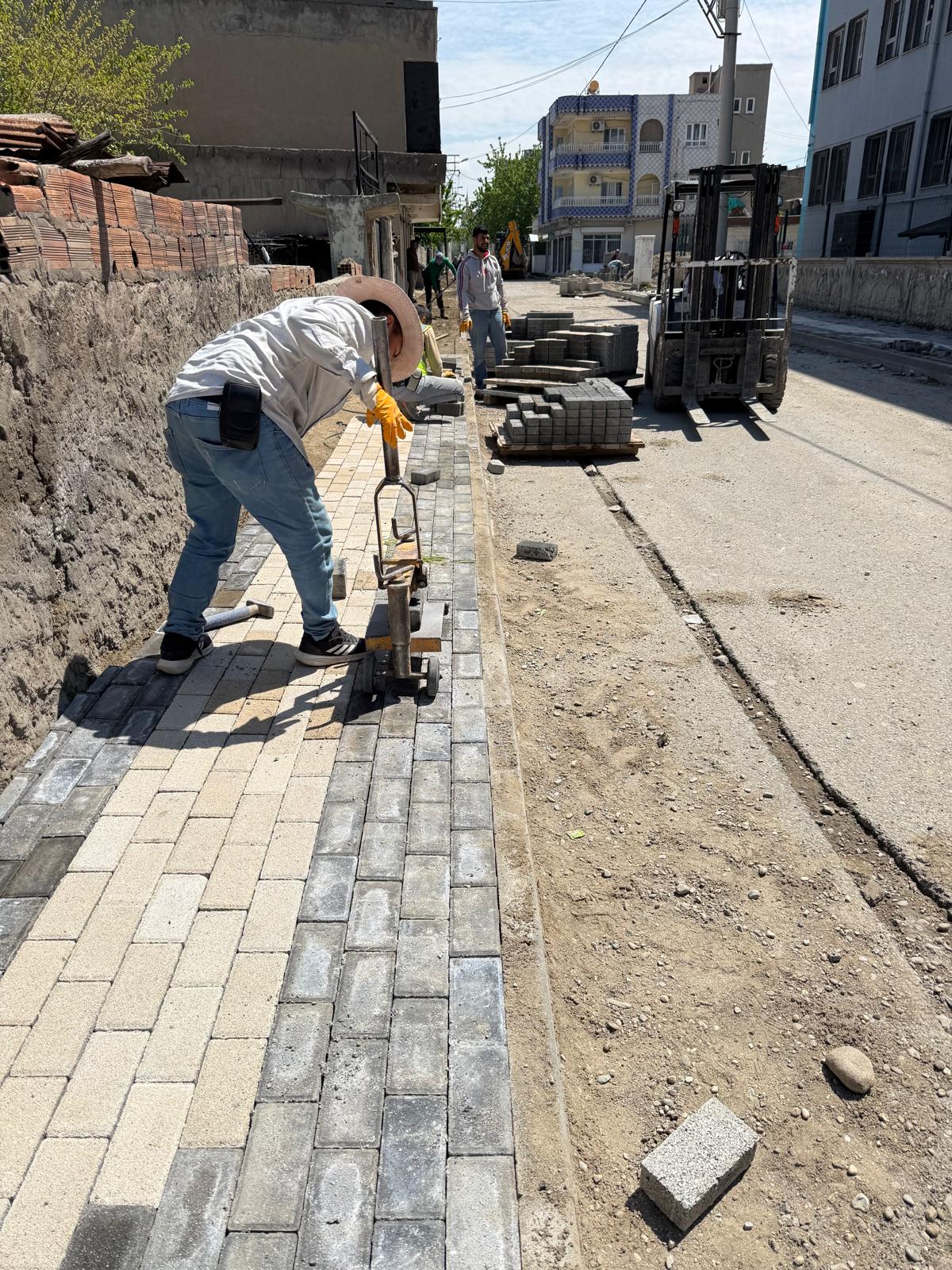 Mahallelerde parke ve kaldırım seferberliği
