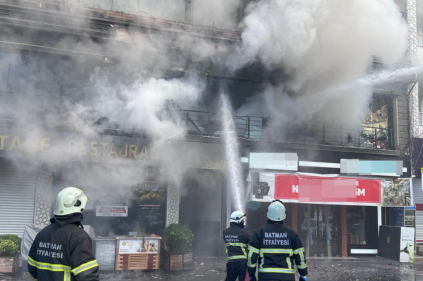 Pastanede korkutan yangın