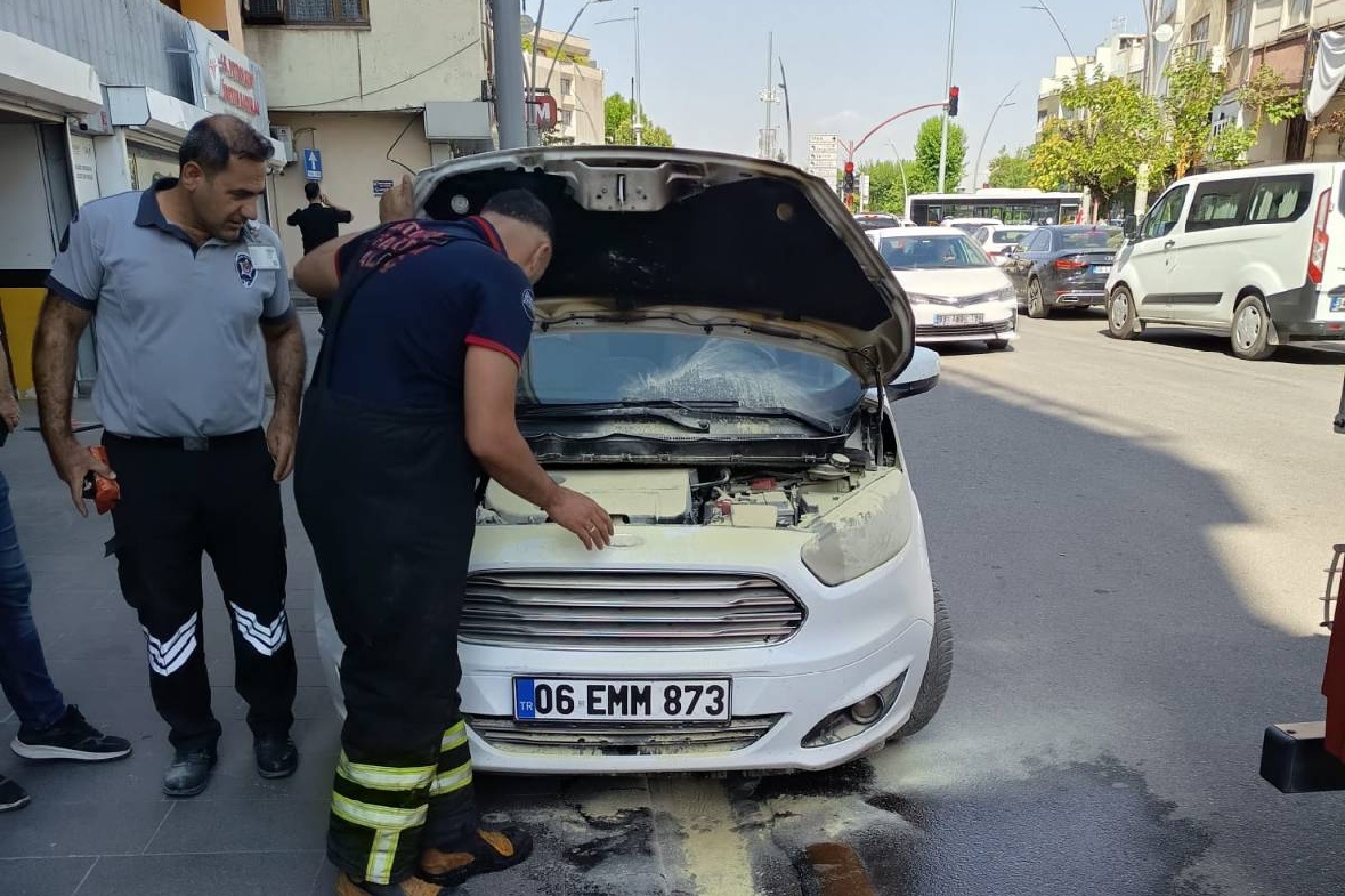 Seyir halindeki araçta yangın
